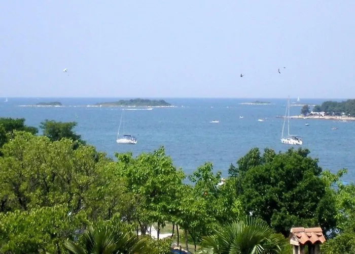 App 4- By Interhome Funtana