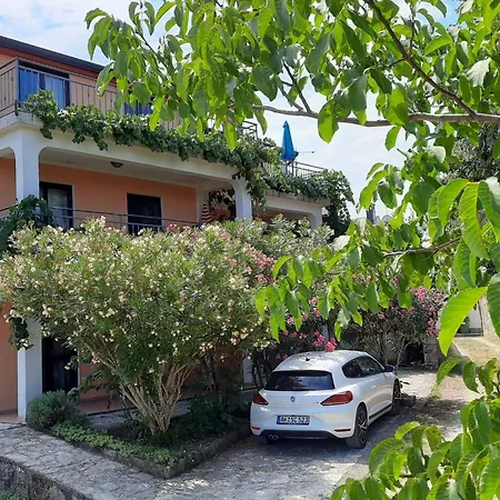 App 4- By Interhome *