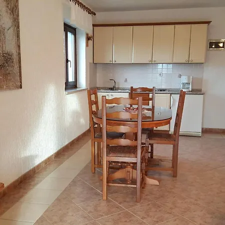 App Coki 4- By Interhome Daire Funtana