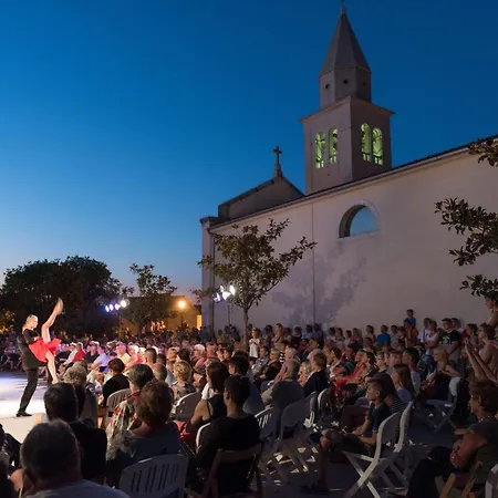 App 4- By Interhome Funtana