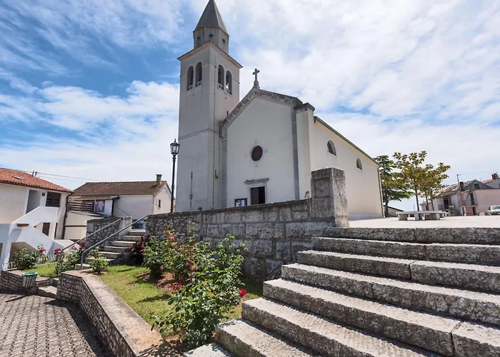 App 4- By Interhome Funtana